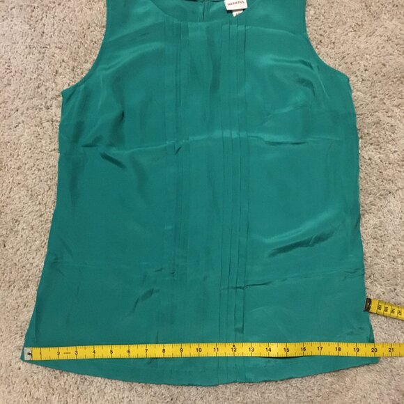 Satiny Kelly Green Box Pleat and Pintuck Tank Top - Picture 12 of 13